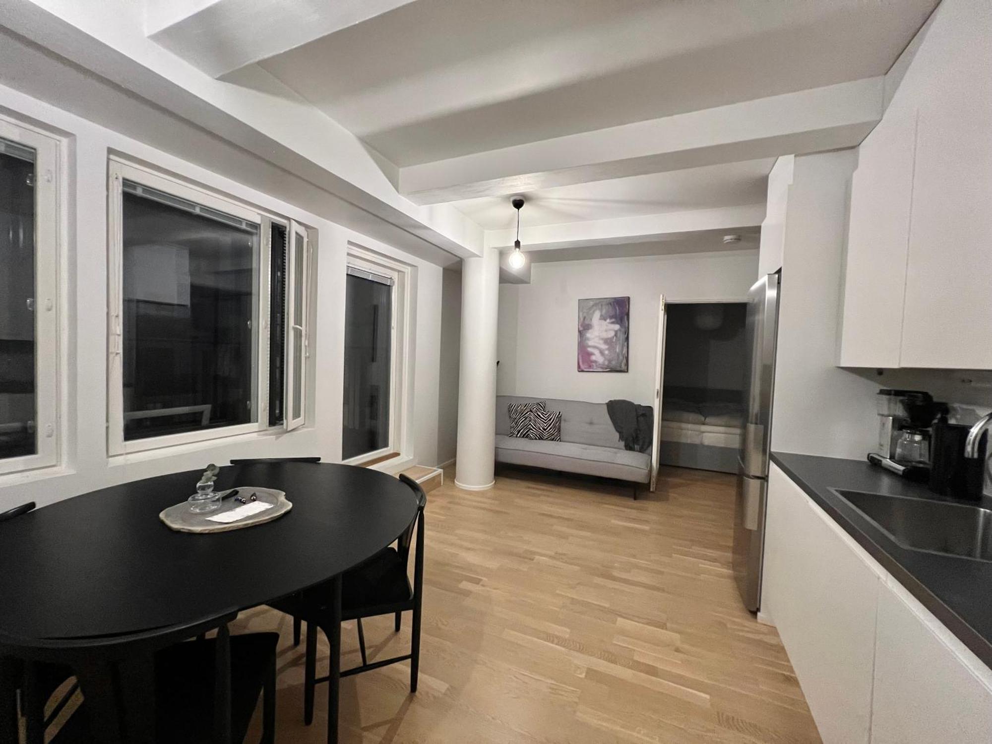 Modern Apartment With Private Terrace เฮลซิงกิ ภายนอก รูปภาพ